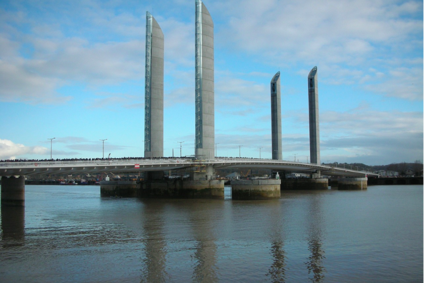 Decouvrir-Bordeaux-activites-insolites--visiter-ponts