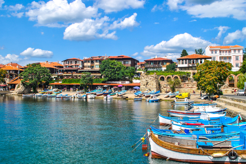 Rowing boats in Bulgaria. Best affordable family vacations. 