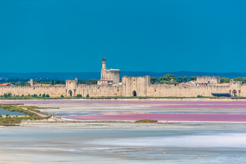 Partir en vacances seul·e Destination Aigues Mortes