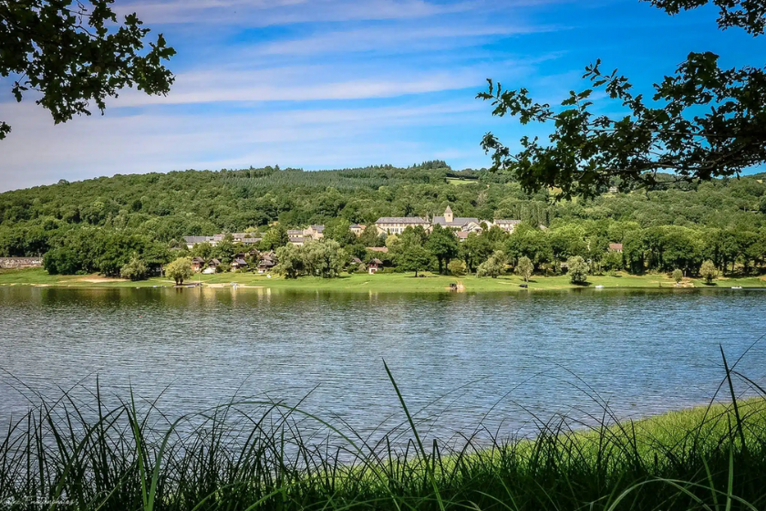 plus beaux lacs France Baignade Lac de Panneciere Nievre