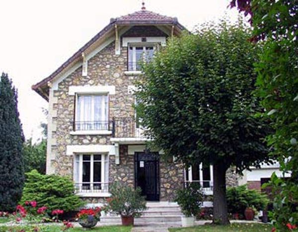 Grande maison meulière avec jardin arboré entre Paris et Disneyland