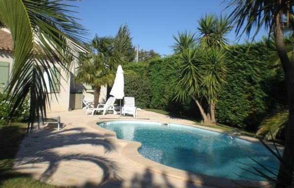VILLA avec Piscine et jardin proche Perpignan
