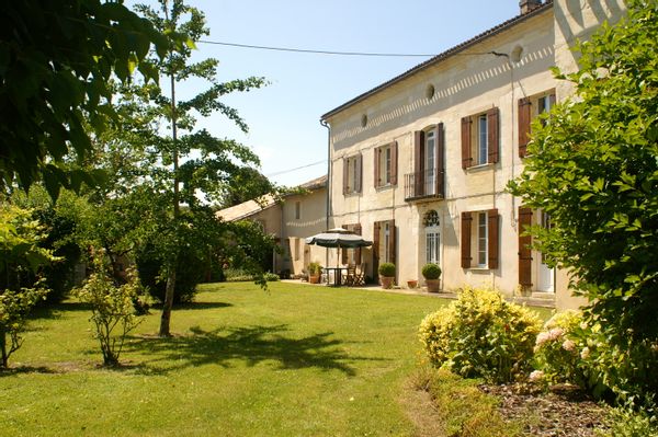 Belle demeure historique traditionnelle du Bordelais