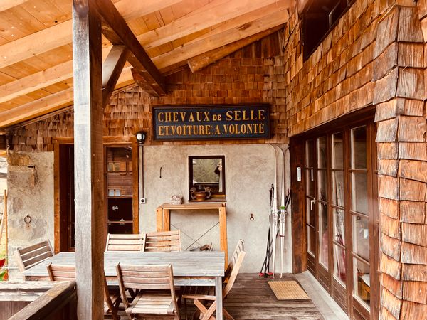 Chalet de charme dans les Alpes Suisses