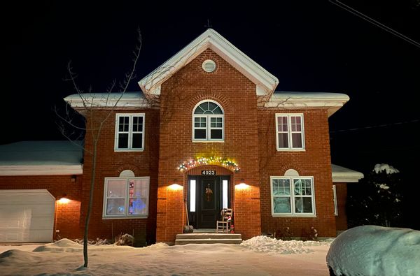 Grande maison lumineuse avec piscine entre Québec et Montréal