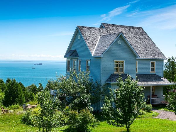 La maison de Marthe et André, au bord du fleuve St-Laurent, dans la belle région de Charlevoix, 140 km à l'est de la ville de Québec