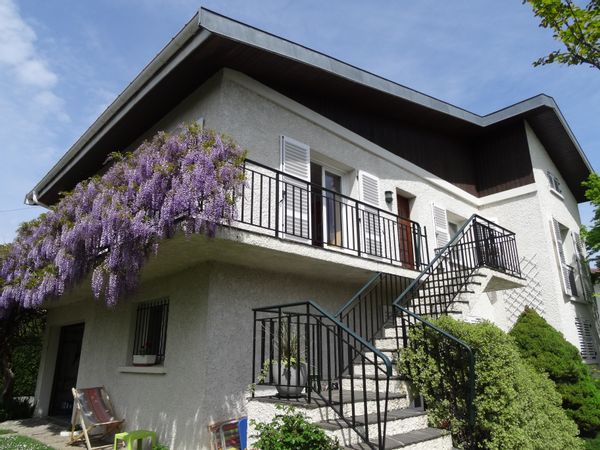 Grande maison à Pau dans le Sud-Ouest de la France, porte d'entrée vers les Pyrénées, les plages Basques et landaises