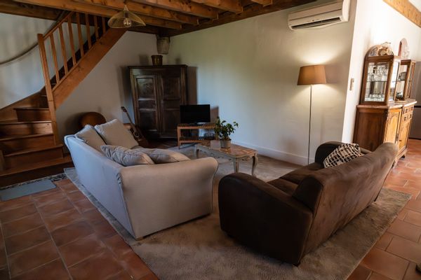 Maison en pierres avec piscine