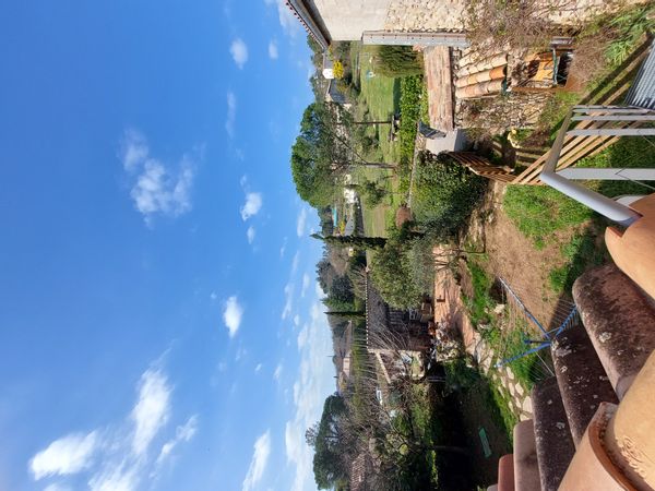Bienvenus à La Roseiras. Nous sommes idéalement situés pour une découverte du sud Ardèche.