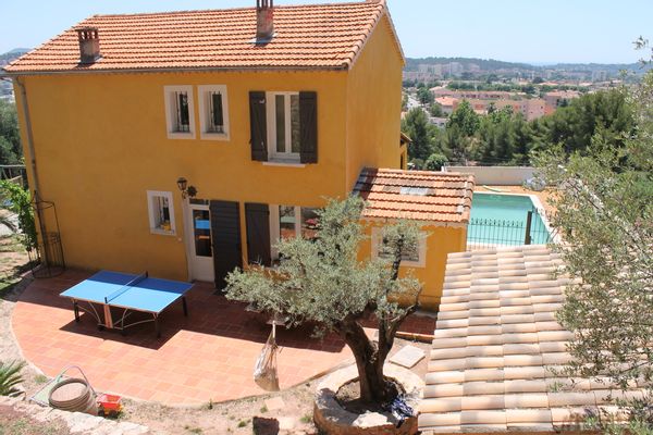 échange maison avec piscine 4 chambres+bureau et jardin à 10 mn de la mer