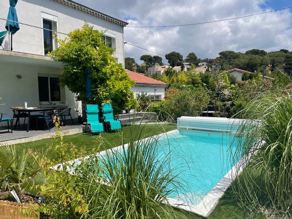 Grande villa avec piscine en Provence. Entre Aix en Provence et Marseille