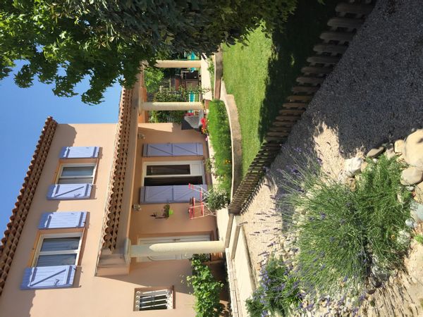 1 étage et 2 Chambres privatives dans villa avec piscine près d’Aix en Provence