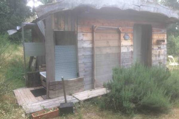 Petite maison au coeur des bois à 30 minute de la cité de Carcassonne