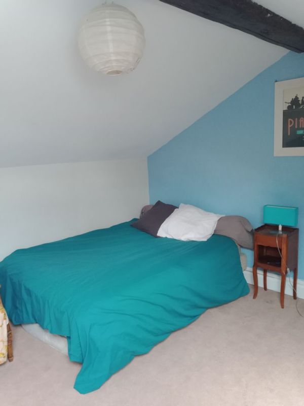 2 chambres dispo : - Une suite parentale (Lit King size + salle d'eau) - Une chambre (lit double)