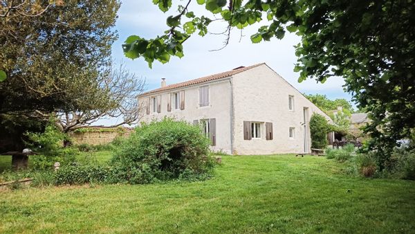 La Rochelle, grande maison de campagne disponible fin juillet/début août 2025