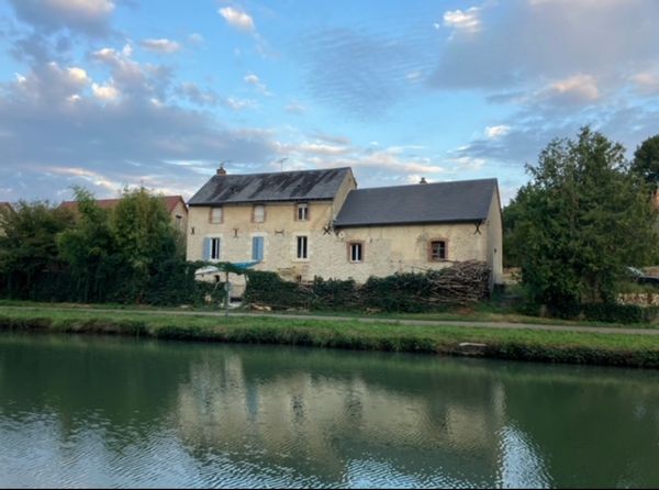 7 jours minimum, Sancerre, Maison du canal de la Loire, Belle et grande maison pour 8 personnes