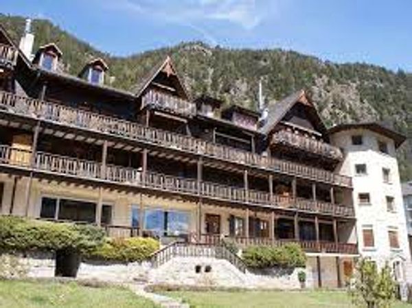 studio dans les Alpes suisses au bord d'un lac à 1500 m