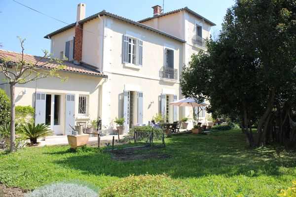 Maison ancienne avec jardin et piscine Montpellier centre, France