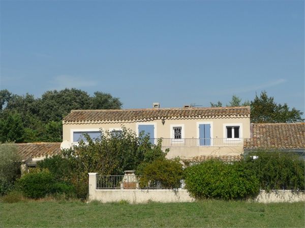UN BEAU COIN DE PROVENCE , AU PIED DU LUBERON