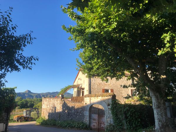 La maison les pieds dans la rivière !!