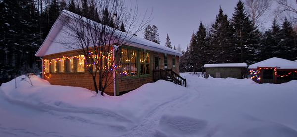 Chalet accueillant en bord de rivière, en Mauricie