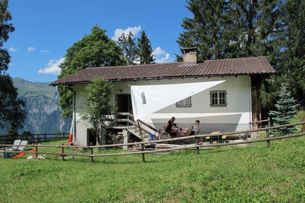 La maison de Conny and family