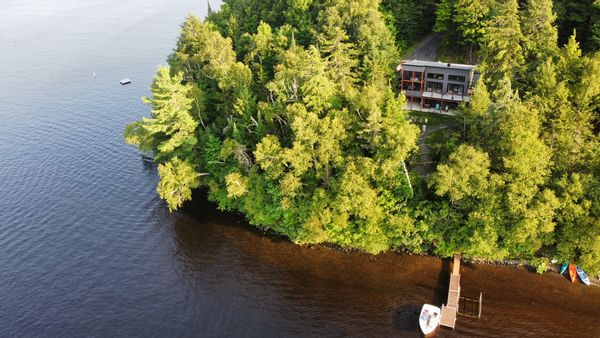 Villa en bordure du magnifique Lac Mégantic | Cantons de l'Est - Québec, Canada