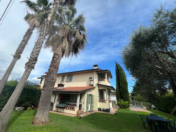 House in Tuscany close to beaches and tourist sites. Research exchanges in Asian countries