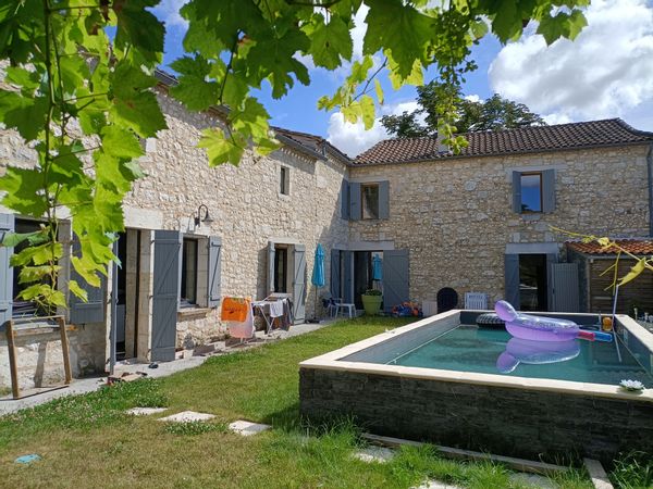 Agréable maison familiale de village avec piscine