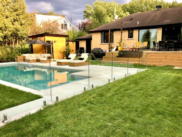 Maison lumineuse en bordure d’un golf, piscine, spa, 10 minutes de Montréal