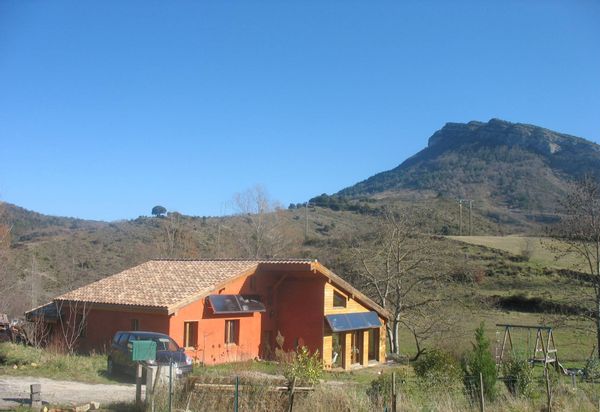 Maison proche montagne et mer, 50km de Carcassonne, Sud de la France / bright green house close to mountains and sea