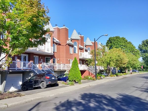 Condo trois chambres près du centre-ville et du fleuve - Toujours disponible pour l'été 2026
