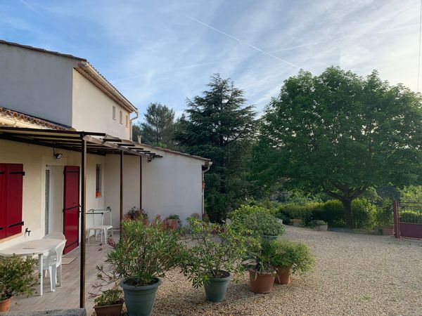 Maison au calme à la campagne avec jardin. Guestpoints possible sur demande.