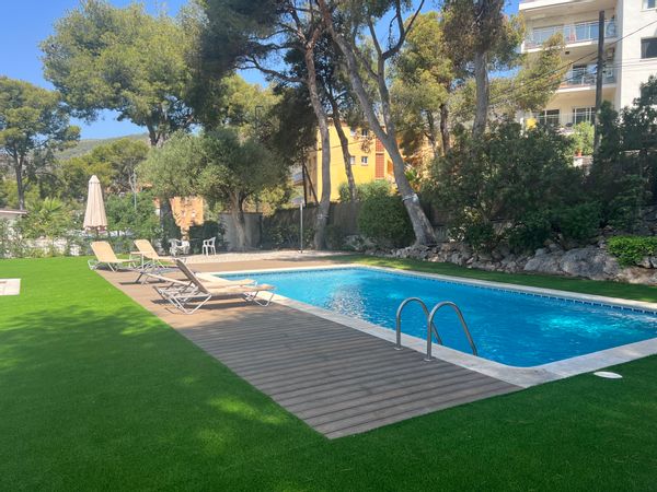 House with swimming pool and garden (beach at 800 meters and Barcelona at 20 minutes driving)