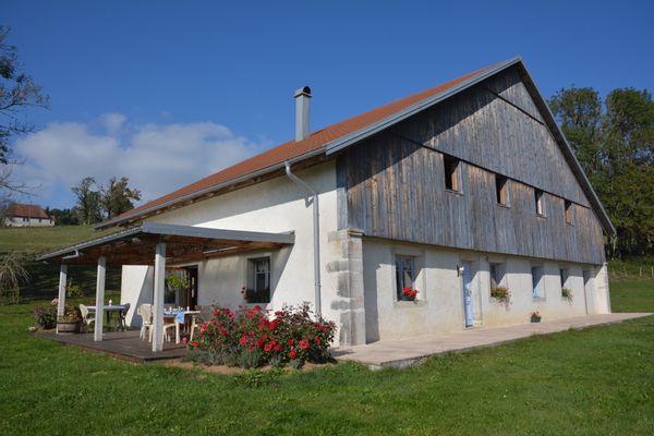 Chaleureuse et grande maison de montagne en pleine nature au calme avec une vue exceptionnelle