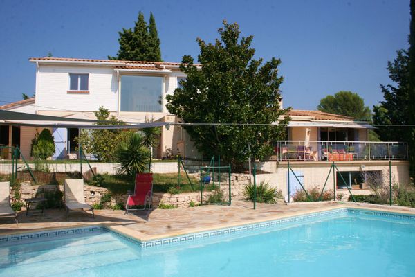 House with a pool near Montpellier