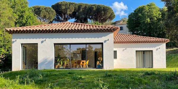 Villa neuve sur la côte d'azur - 7 pièces - 200m2 - En construction
