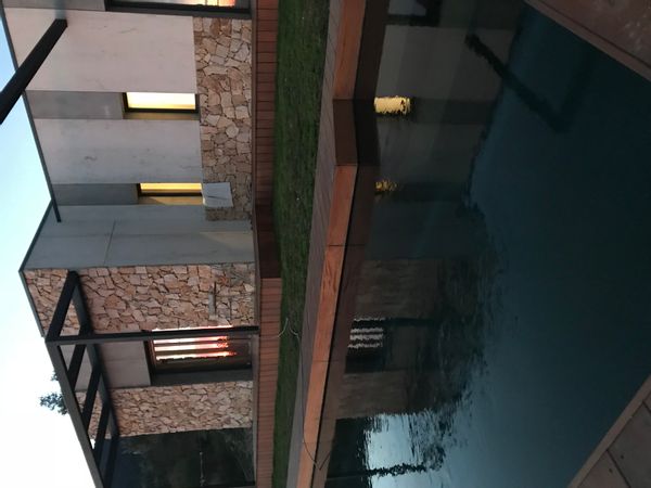 Maison contemporaine et écologique bec piscine au cœur de la provence avec vue imprenable sur la Méditerranée et les forêts du var ..