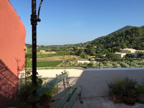 Drôme Provençale, charmante maison de village avec terrasse.