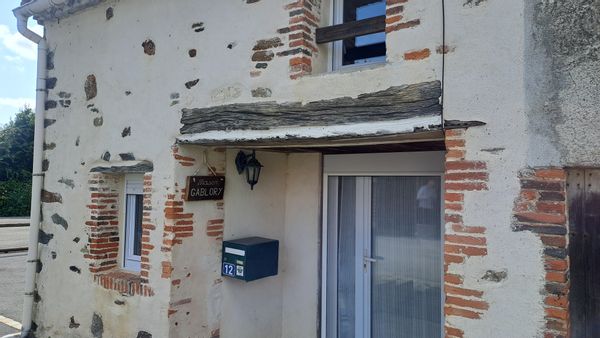 La maison Gablory est à la campagne mais non isolée , tout proche d'un supermarché