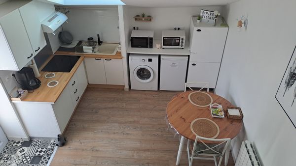La maison Gablory est à la campagne mais non isolée , tout proche d'un supermarché