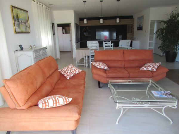 SUBLIME VILLA DE 250 M², 3 FACES EN R+2 AVEC ASCENSEUR ET VUE SUR LA MER ET LES ALBERES