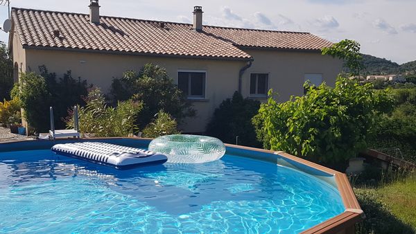 Maison sud Ardèche. Piscine, billard.