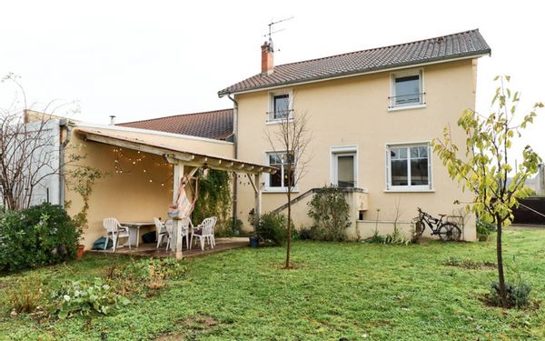 Grande maison de 5 chambres dans le centre ville de Brignais (à 15km de Lyon - France)