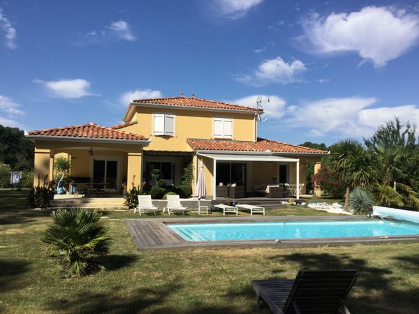 Maison avec piscine et jacuzzi