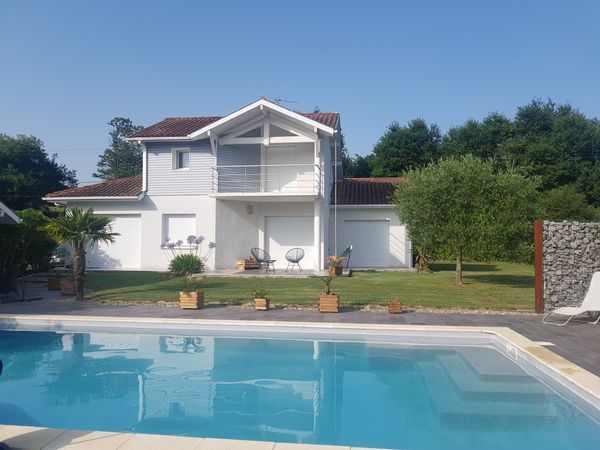 Maison entre le Pays Basque et les Landes.