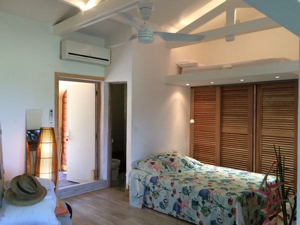 Échange studio sur la mer des Caraïbes aux Antilles île de la Martinique contre studio à Manhattan New York USA.