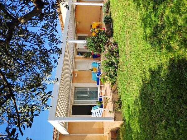 En Camargue, charmante maison plein pied avec sa pergola bioclimatique.