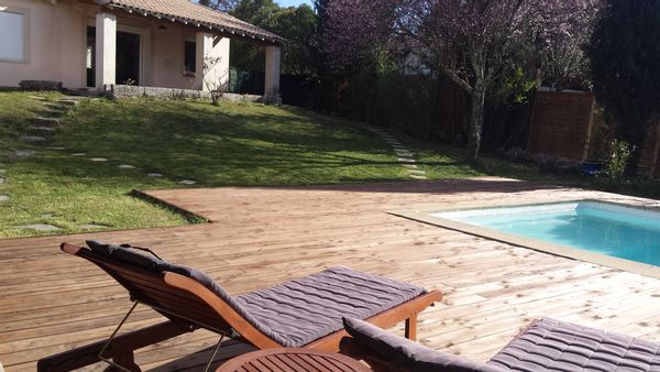 Proche Nîmes, belle villa avec piscine dans un écrin de verdure...