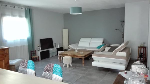 MAISON EN PROVENCE AVEC  JARDIN/JACUZZI/BARBECUE